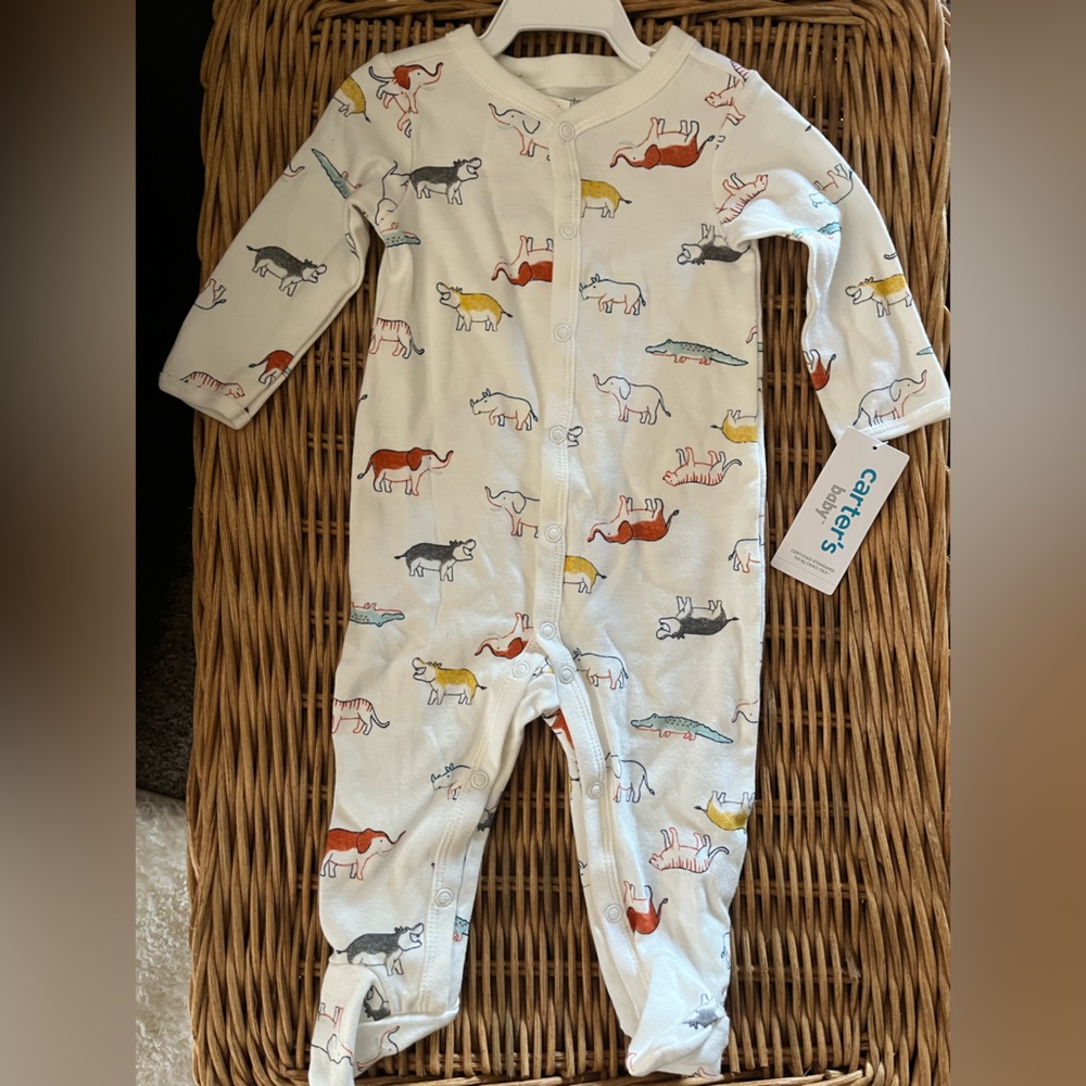 Carter’s ZOO animal theme onesie w/footies NWT  SIZE 6 mo  White w/some color